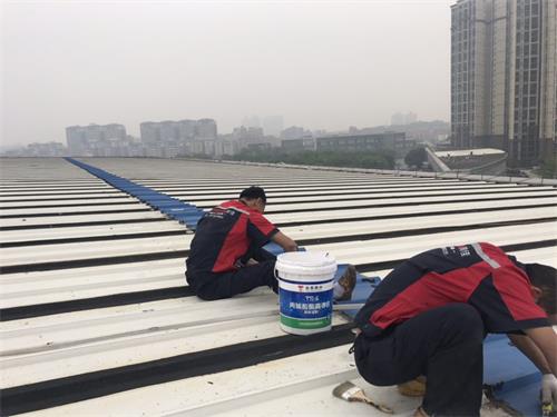 49497.jpg 廠房鋼結(jié)構(gòu)屋面防水措施及防水方法.jpg